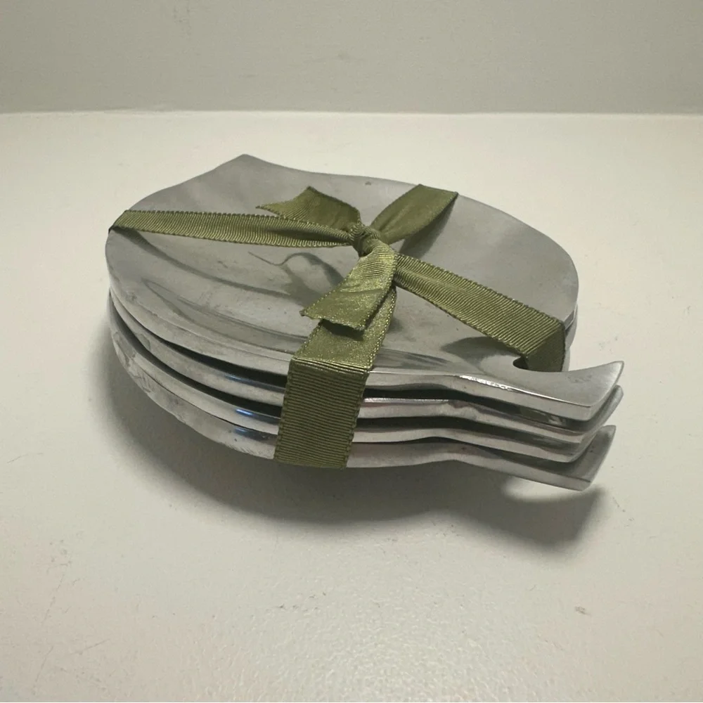 CRATE AND BARREL Metal Leaf Plates 6.5” Set of 4 New